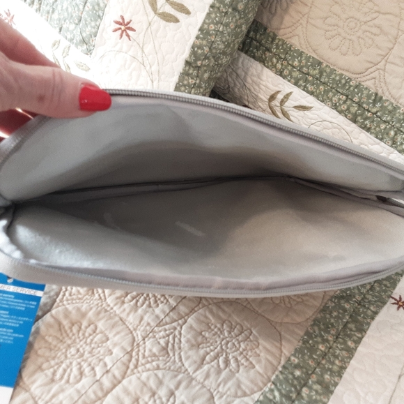 NEW WITH TAGS LACDO LAPTOP/ TABLET SLEEVE CASE - Picture 7 of 15